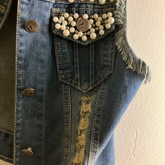 Llove Denim Pearl and Rhinestone sleeveless vest Women’s Medium - Picture 5 of 7